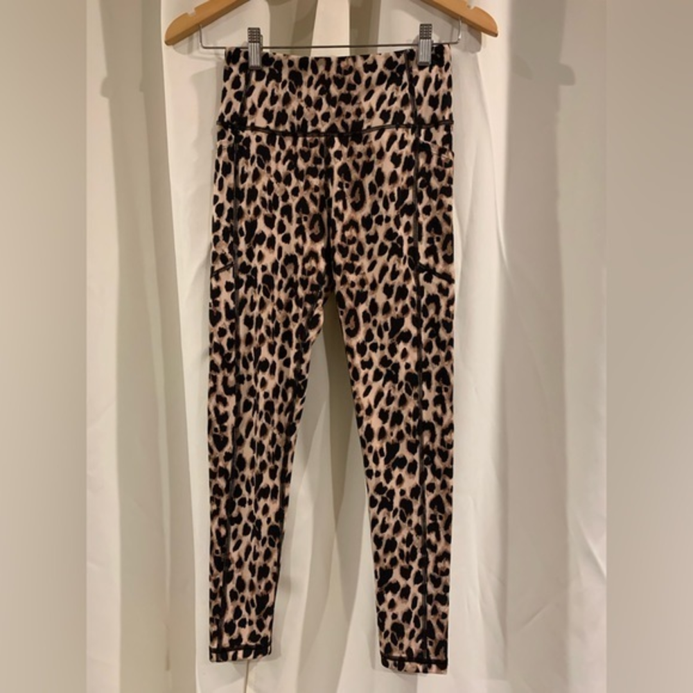 Victoria’s Secret‎ leopard print leggings with side pocket Size 4